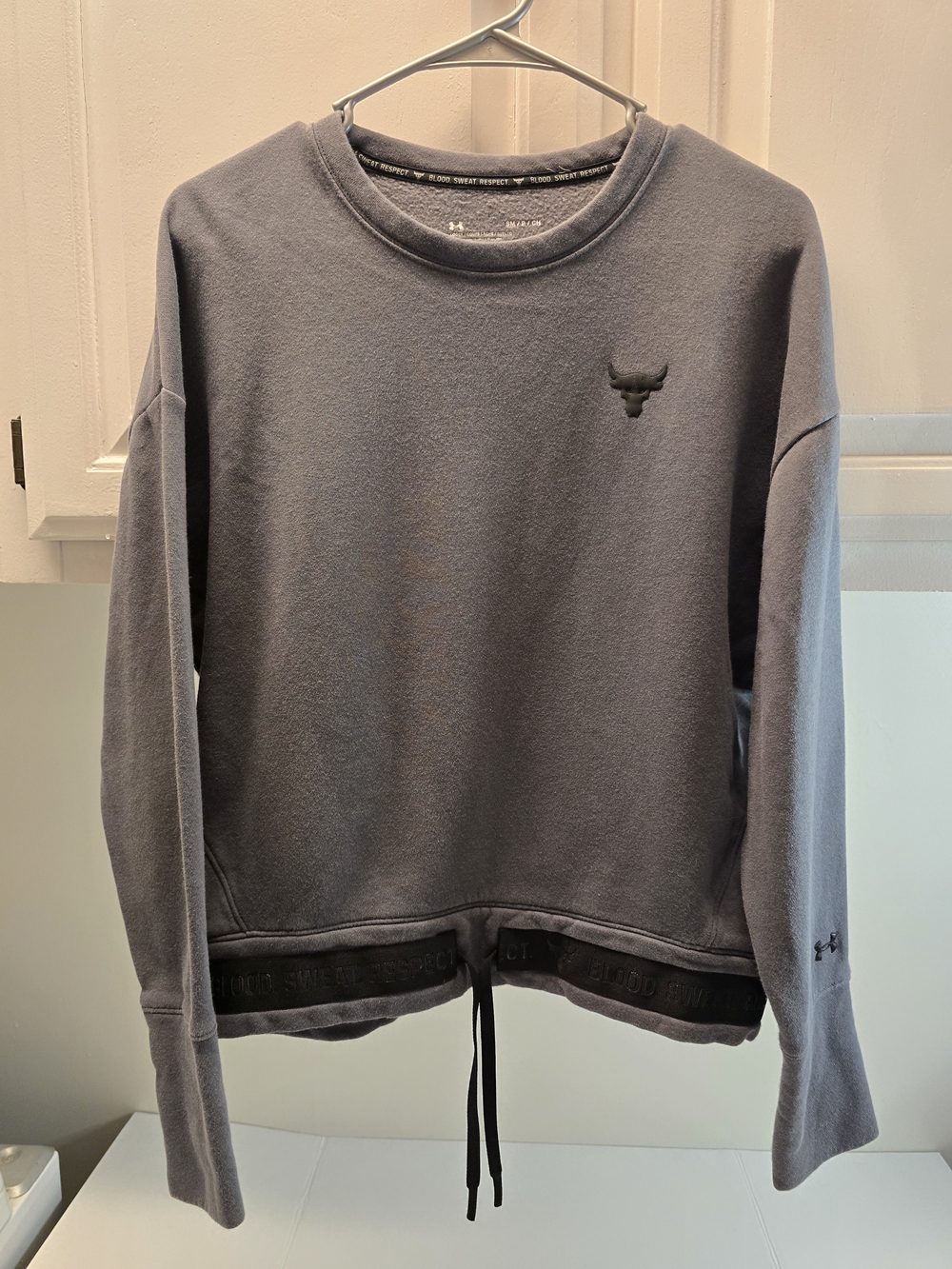 Under Armour Project Rock Women's Crewneck Sweatshirt - Charcoal Gray